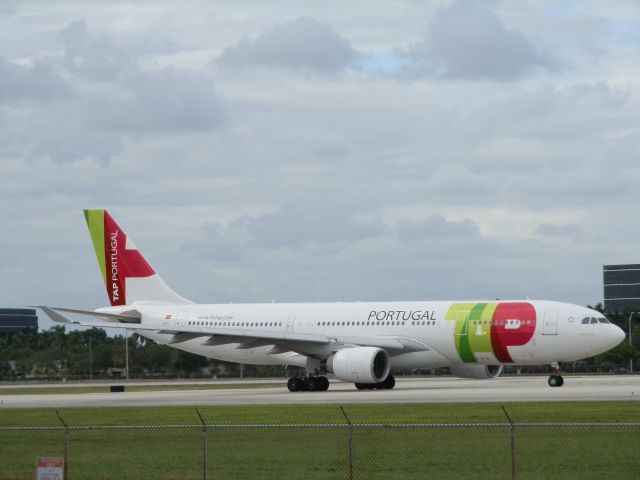 Airbus A330-200 (CS-TOI)