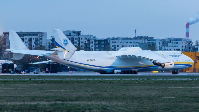 Antonov Antheus (UR-82060)