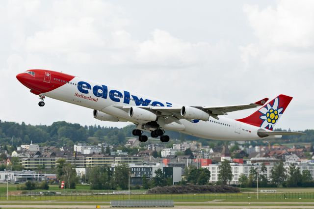 Airbus A340-300 (HB-JMF)