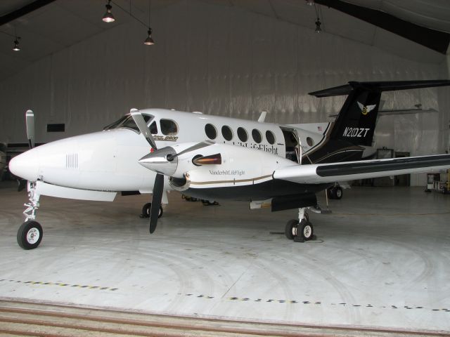 Beechcraft Super King Air 200 (N200VU)