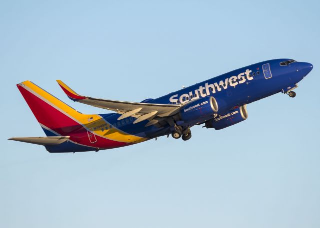 Boeing 737-700 (N794SW)