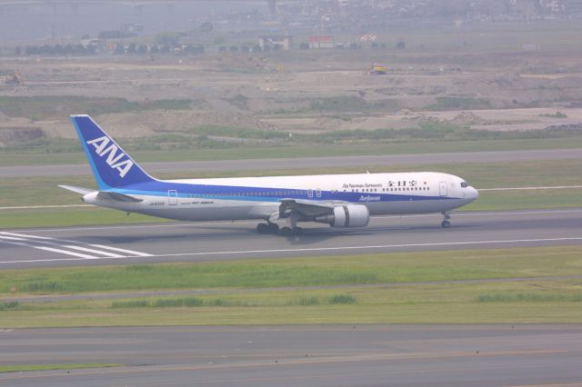 BOEING 767-300 (JA8356)