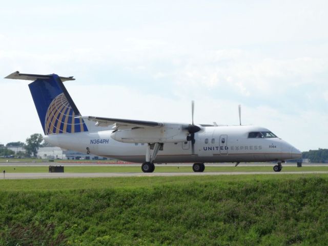 de Havilland Dash 8-200 (N364PH) - access panel open while taxing, aiport ground personel noticed it and called the tower, returned to gate.