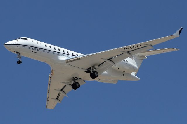 Bombardier Global 5000 (M-SETT) - 10/07/2021:  Flight on landing path from Naples (NAP), Italy.