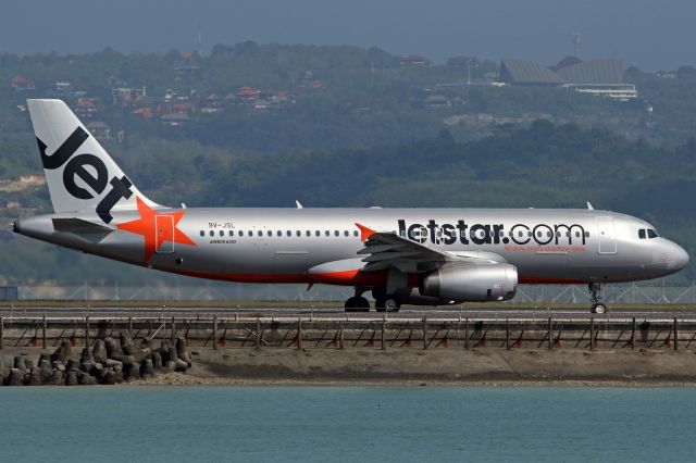 Airbus A320 (9V-JSL)