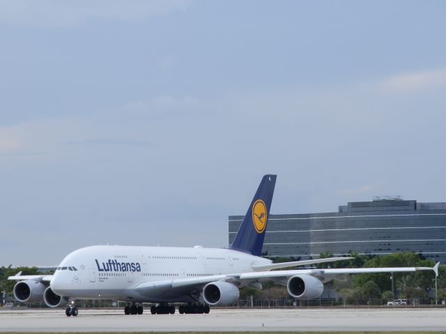 Airbus A380-800 (D-AIML)