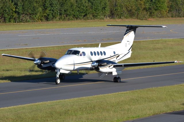 Beechcraft Super King Air 200 (DCM6654) - First Down ... Pirates! Taxiing at HKY - 9/24/16 