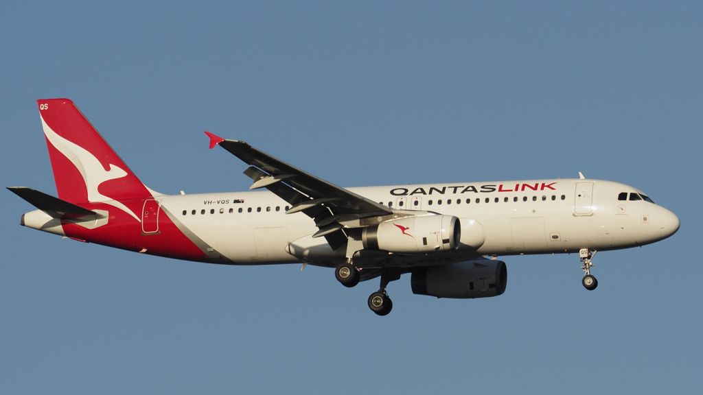 Airbus A320 (VH-VQS) - Airbus A320-232 cn 2515. QantasLink VH-VQS named Kangaroo Paw. YPPH 29 August 2020