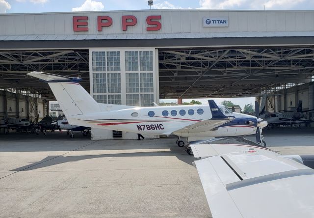 Beechcraft Super King Air 200 (N786HC)