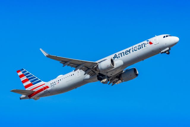 Airbus A321neo (N446AN) - An American Airlines A321 neo taking off from PHX on 3/4/23. Taken with a Canon R7 and Canon EF 100-400 L II lens.
