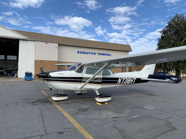 Cessna Skyhawk (N738HT)