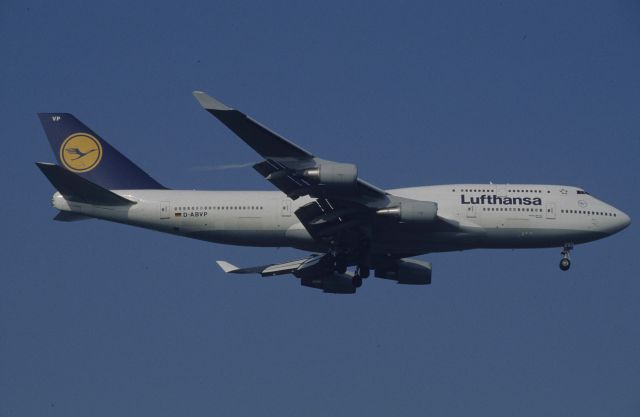 Boeing 747-400 (D-ABVS) - Final Approach to Narita Intl Airport Rwy34L on 1998/05/21