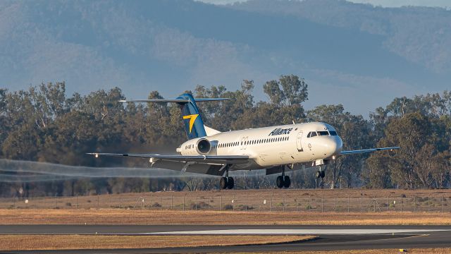 Fokker 100 (VH-UQF)