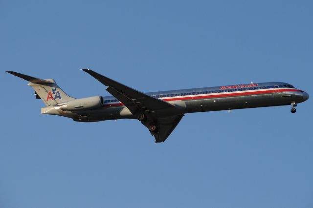 McDonnell Douglas MD-83 (N591AA)