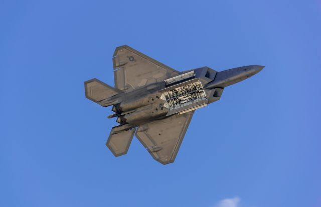 — — - F22 Bomb Bay inside view