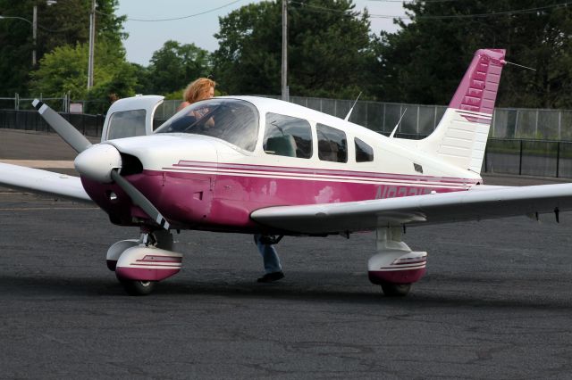 Piper Cherokee (N8321T)