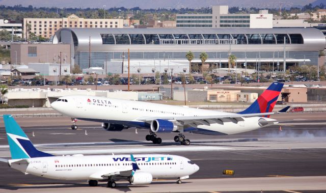 Airbus A330-300 (N827NW)