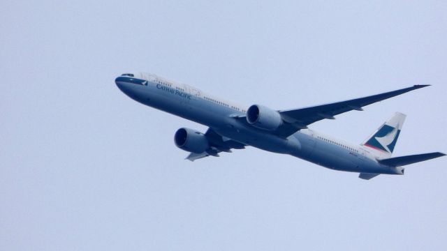 BOEING 777-300ER (B-KQV) - On approach is this Cathay Pacific Boeing 777-367ER in the Autumn of 2018.