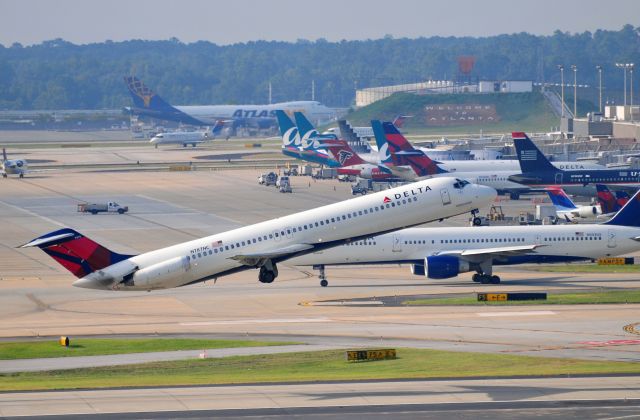 McDonnell Douglas DC-9-50 (N787NC) - Seen at KATL on 9/11/2010.