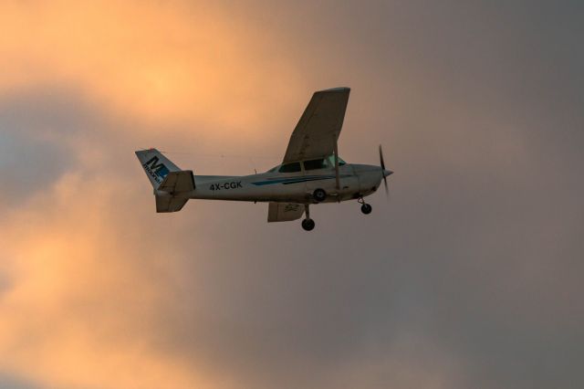 Cessna Skyhawk (4X-CGK)