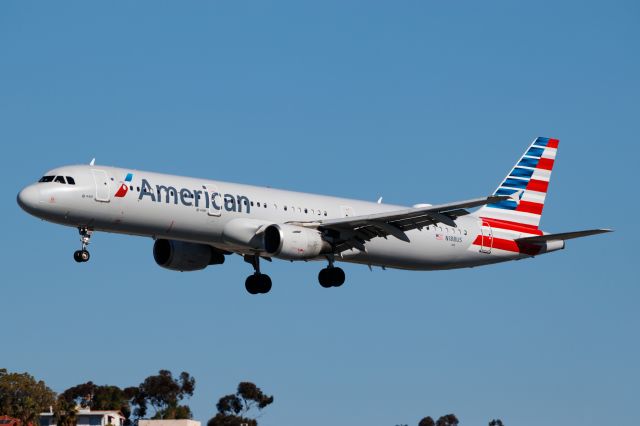 Airbus A321 (N188US)