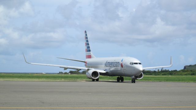 Boeing 737-800 (N827NN)