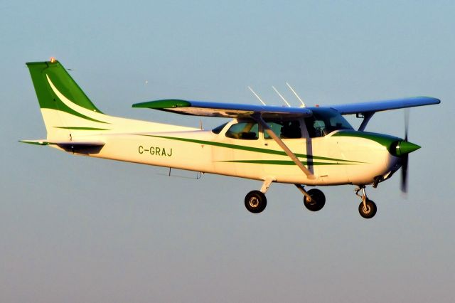 Cessna Skyhawk (C-GRAJ) - Short final for runway 15 at Downsview Airport in Toronto, Ontario. 