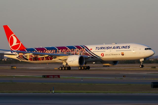 BOEING 777-300ER (TC-JJI) - Aug. 6, 2011.