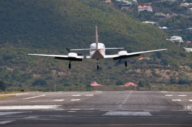 Cessna 402 (N5775C)