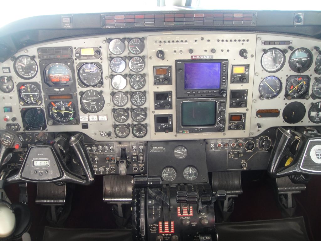 Beechcraft King Air 90 (N958JH)