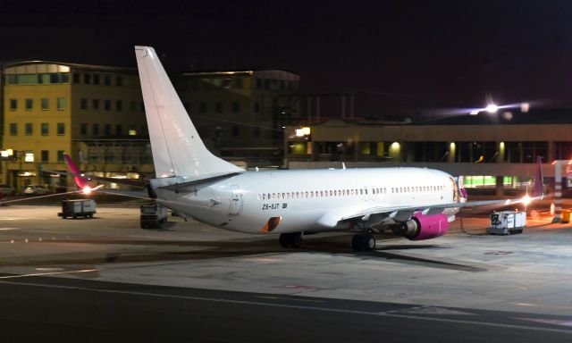 Boeing 737-800 (ZS-SJT) - FlySafair Boeing 737-844(WL) ZS-SJT in Cape Town 