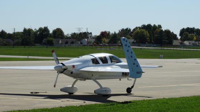 RUTAN Cozy (N93CF) - Experimental aircraft at Eagle Creek Air park.