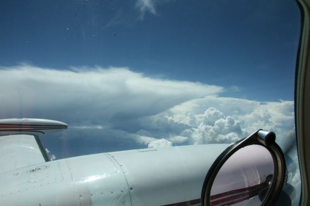 Piper Cheyenne (N23334) - FL-240 MKY to LEX July 4, 2011