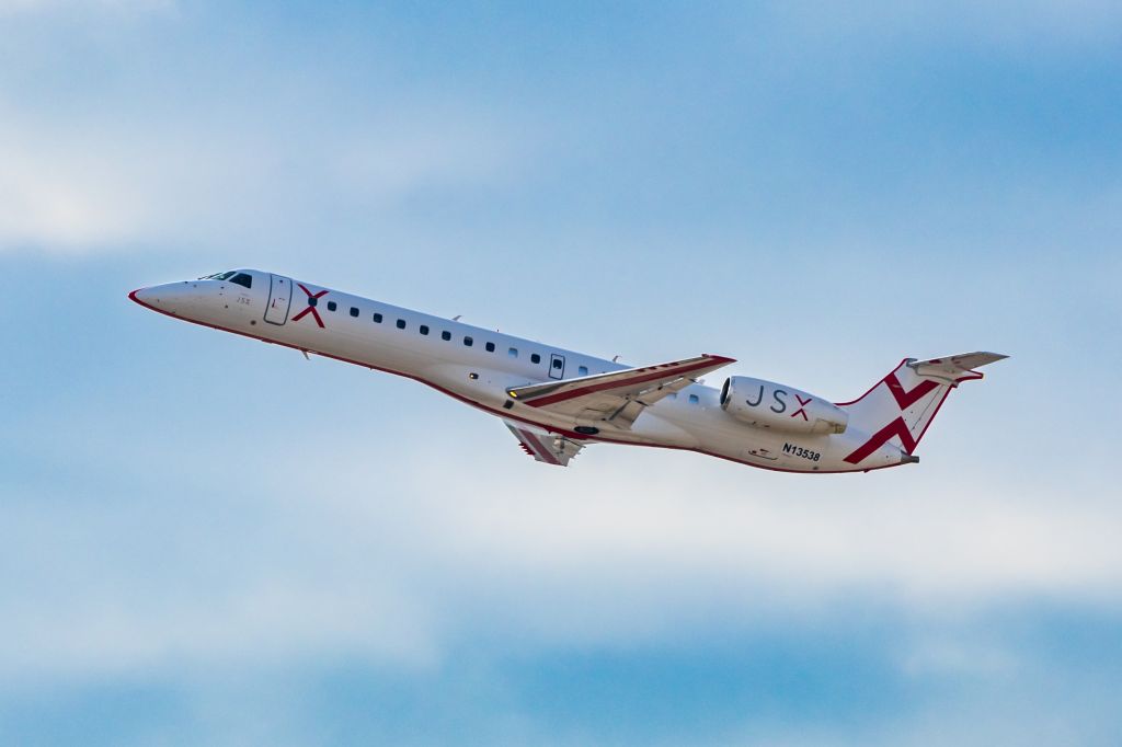 Embraer ERJ-135 (N13538) - JSX Embraer 135 taking off from PHX on 12/7/22. Taken with a Canon R7 and Tamron 70-200 G2 lens.