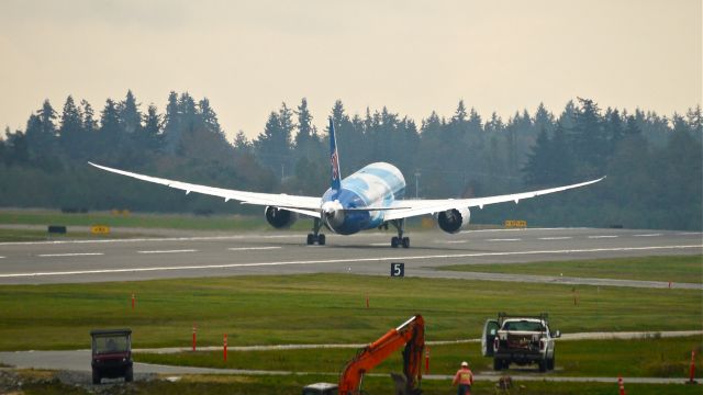 Boeing 787-8 (B-2727) - CSN2727 on rotation from Rwy 16R to begin its delivery flight to ZBTZ / TSN on 10/10/13. (LN:43 cn 34925).