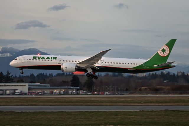BOEING 787-10 Dreamliner (B-17807)