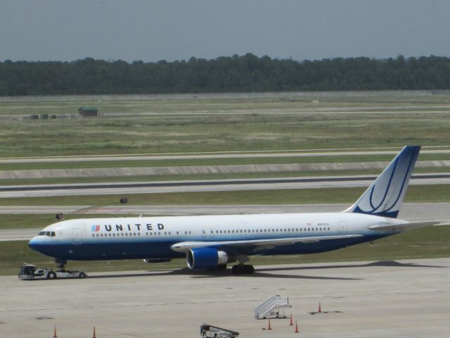 BOEING 767-300 (N641UA)