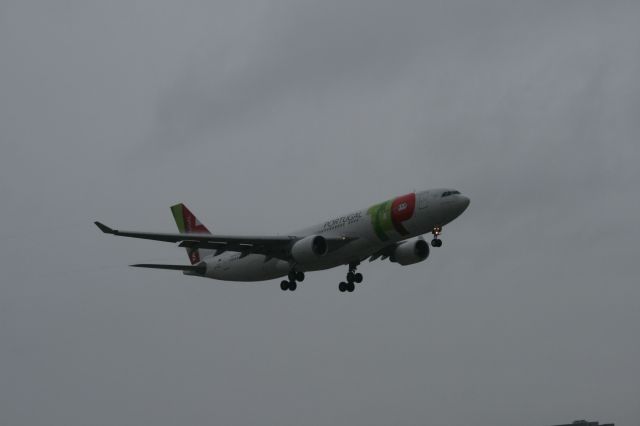 Airbus A330-200 (CS-TOE)