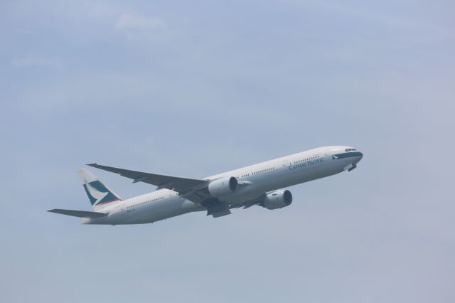 BOEING 777-300 (B-HNI)