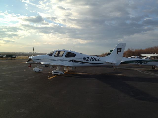 Cirrus SR-20 (N219EL)