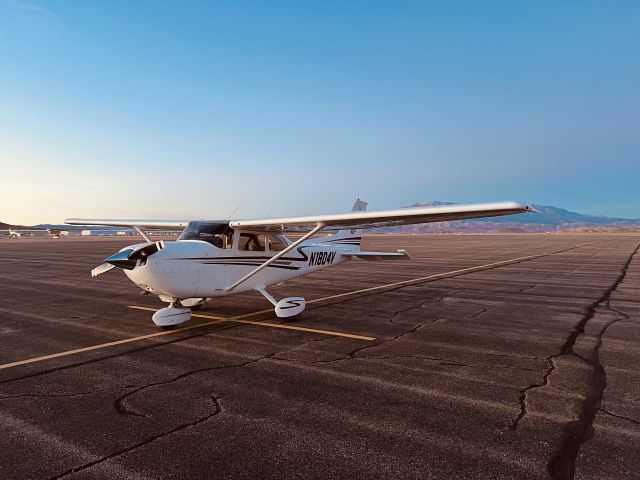 Cessna Skyhawk (N1804V)