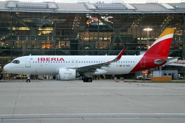 Airbus A320neo (EC-NZQ) - Taxiing to depart rwy 27R on 23-Aug-23 operating flight IBE3179 to LEMD.
