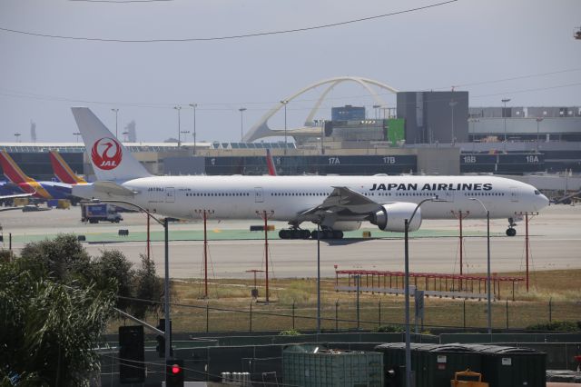 BOEING 777-300ER (JA739J)