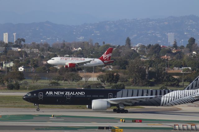 Airbus A319 (N522VA)