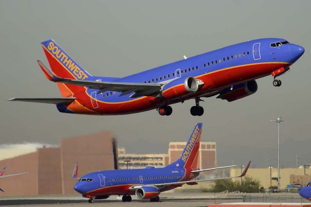 BOEING 737-300 (N392SW) - Southwest Boeing 737-3H4 N392SW at Phoenix Sky Harbor on December 2, 2015. It first flew on August 18, 1994. Its construction number is 27679. It was delivered to Southwest on September 8, 1994 