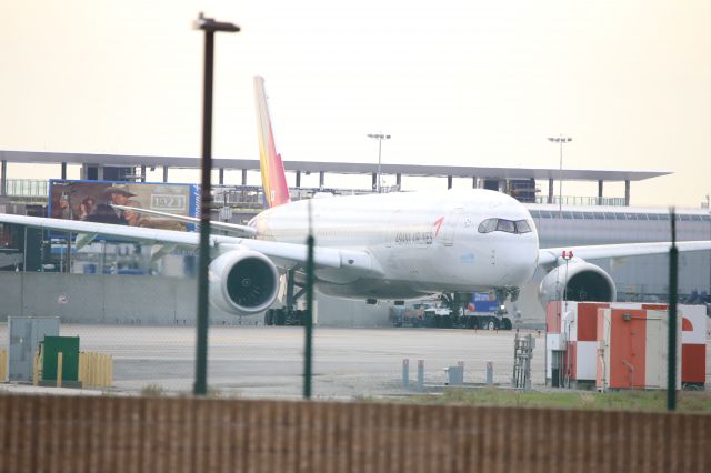 Airbus A350-900 (HL8383)