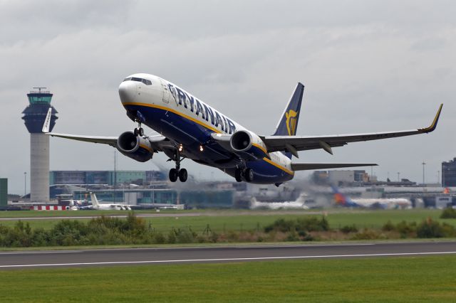 Boeing 737-800 (EI-DAJ) - RYR555 on the short hop to Dublin.