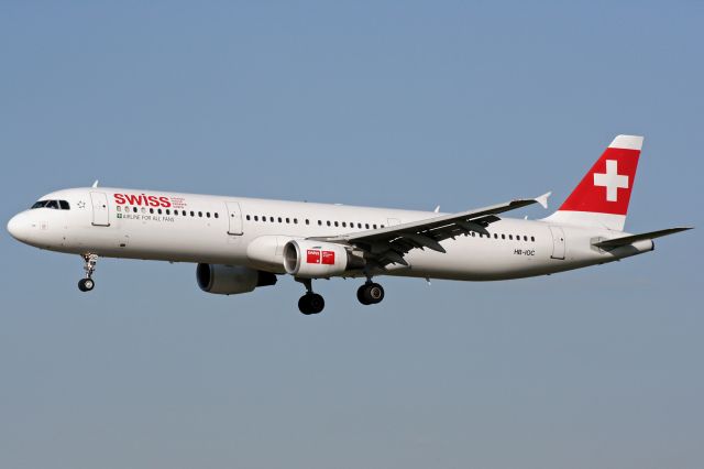 Airbus A321 (HB-IOC)