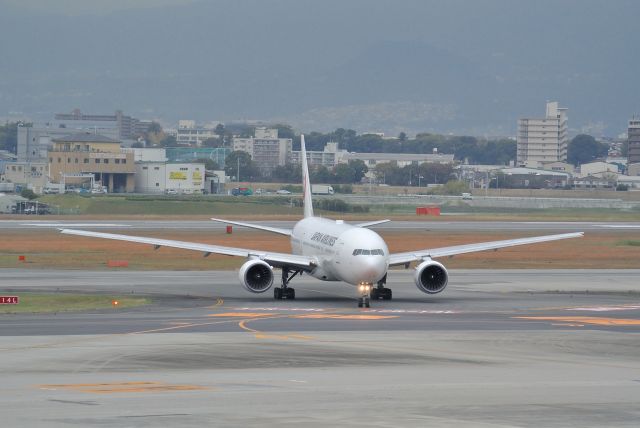 Boeing 777-200 (JA8978) - from the Observation Deck, "La Sora", at Itami Airport