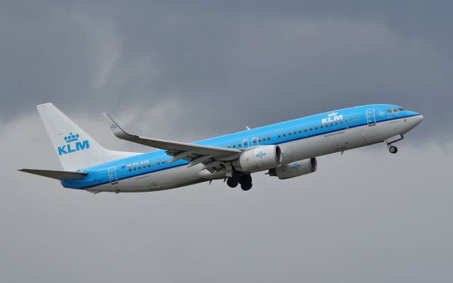 Boeing 737-800 (PH-BXB) - klm b737-8 ph-bxb training at shannon 16/4/16.